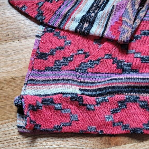 💙3 for $30💙 Aztec Tribal Print V Neck Pullover Hoodie Medium - Picture 2 of 5